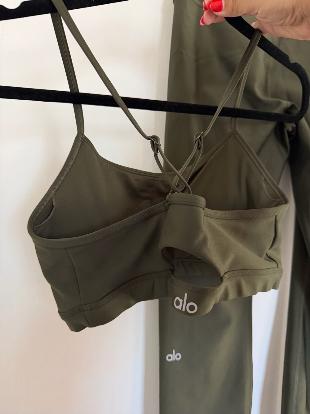 ALO Yoga Olive Green Strappy Sports Bra and Airlift High-Waist Leggings Set - Picture 3 of 3